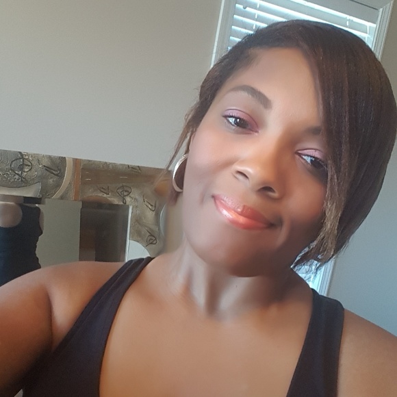 🌺💖Meet Your Posher 🌺💖 - Picture 3 of 8